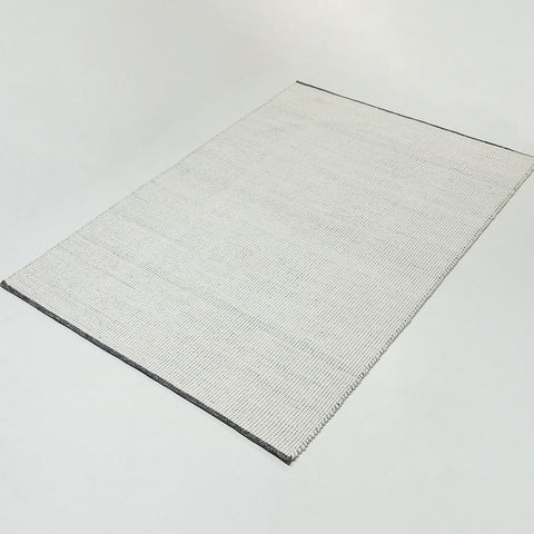 Tapis en pure laine tissée à la main